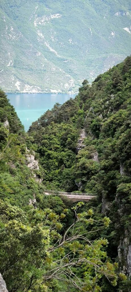 Dolina di Ledro most nad rzeką Ponale
