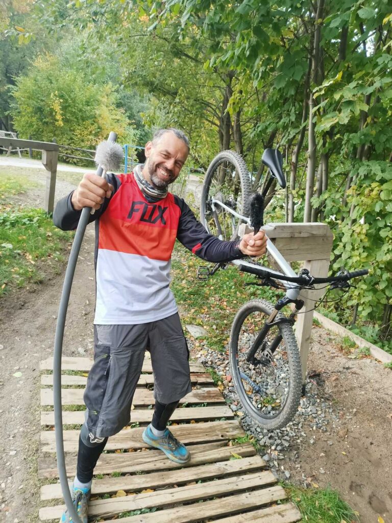 czyszczenie roweru w bazie Enduro Srebrna Góra