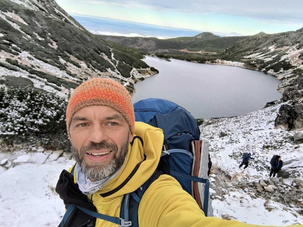 w tle Czarny Staw Gąsienicowy