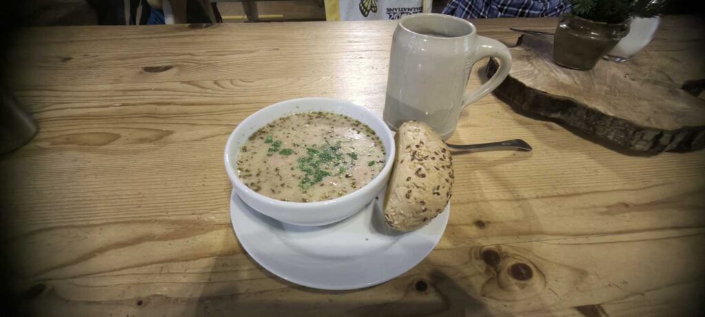 Żurek w schr. w Dolinie Roztoki